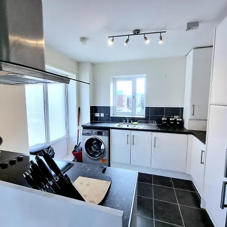 Luxury 2-Bedroom Service Apartment With Balcony Manchester Exterior photo