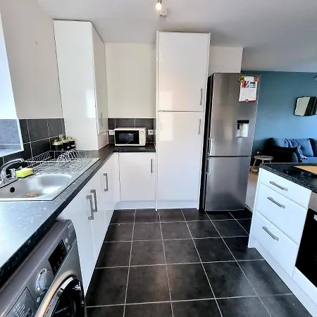 Luxury 2-Bedroom Service Apartment With Balcony Manchester Exterior photo