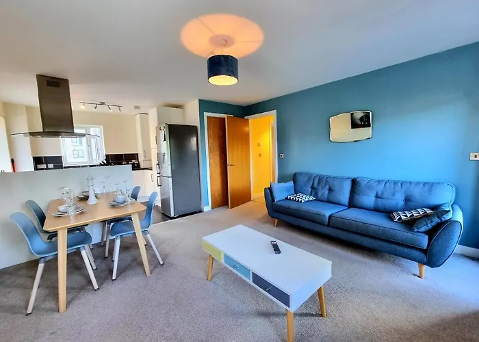 Luxury 2-Bedroom Service Apartment With Balcony