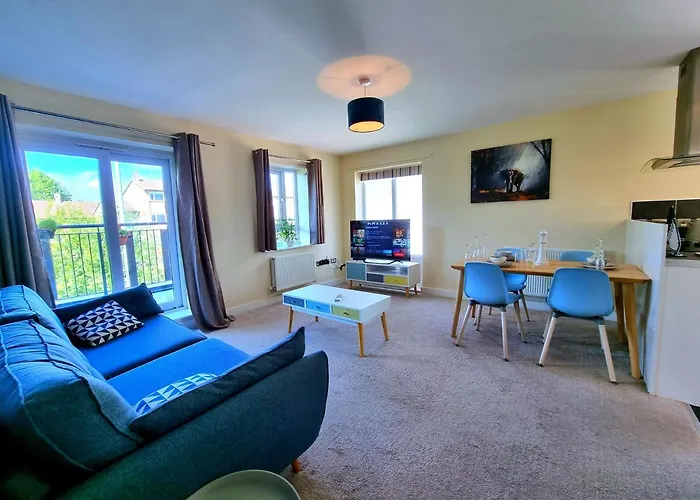 Luxury 2-Bedroom Service Apartment With Balcony