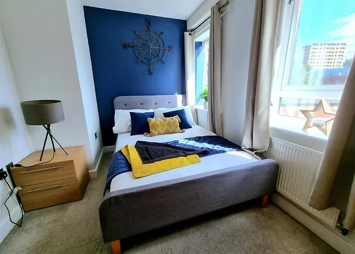 Luxury 2-Bedroom Service Apartment With Balcony