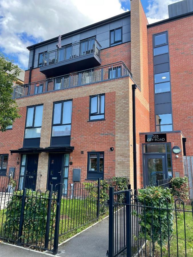 Apartment Luxury 2-bedroom Service With Balcony *