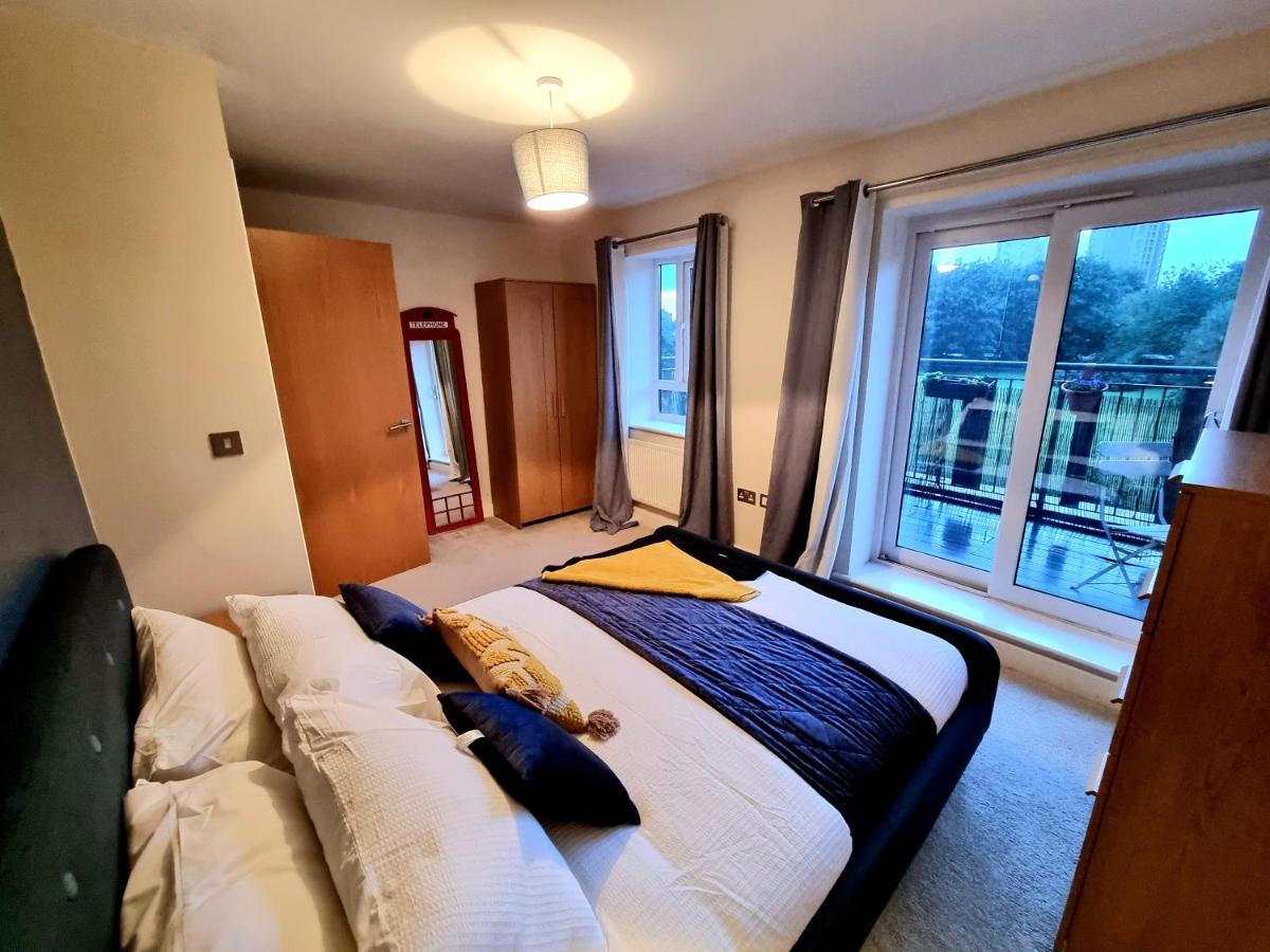 Luxury 2-bedroom Service With Balcony *