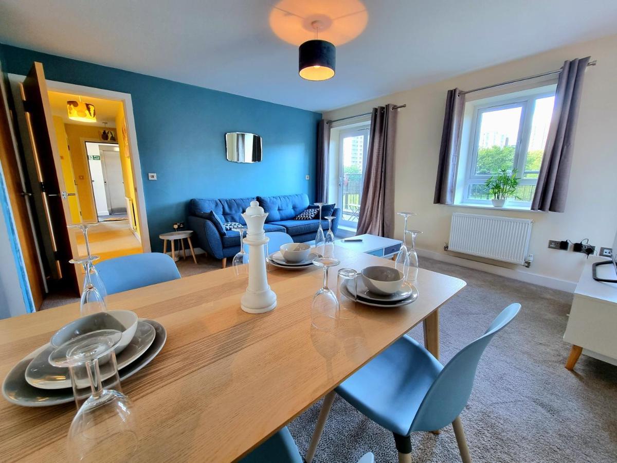 Appartement Luxury 2-bedroom Service With Balcony