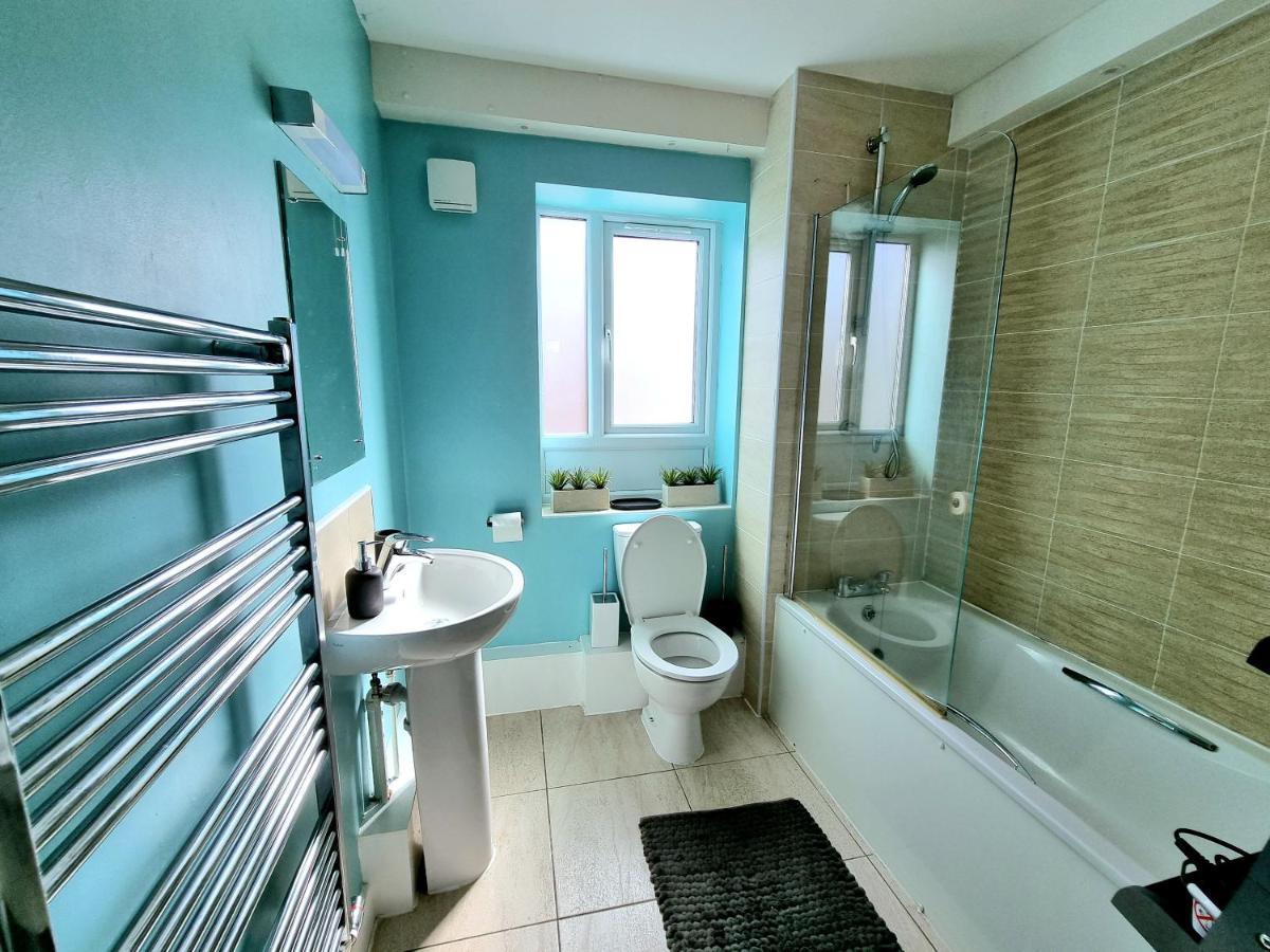 Luxury 2-bedroom Service With Balcony Apartment
